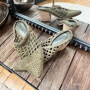 Jeffrey Campbell Size 8 Mule
